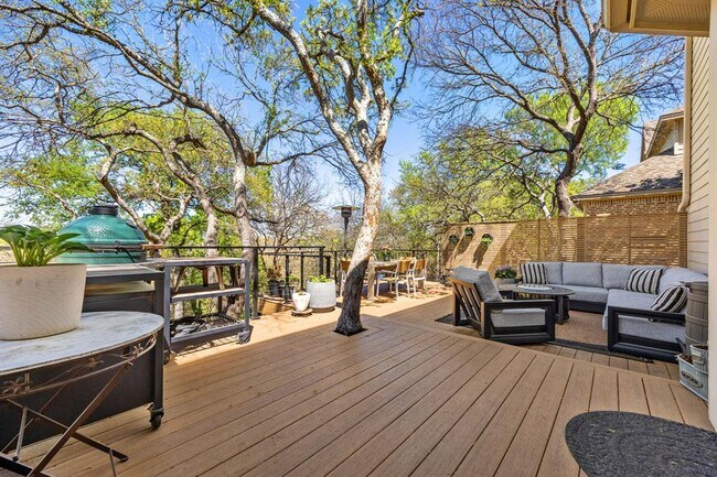 Building Photo - 128 Las Colinas Dr