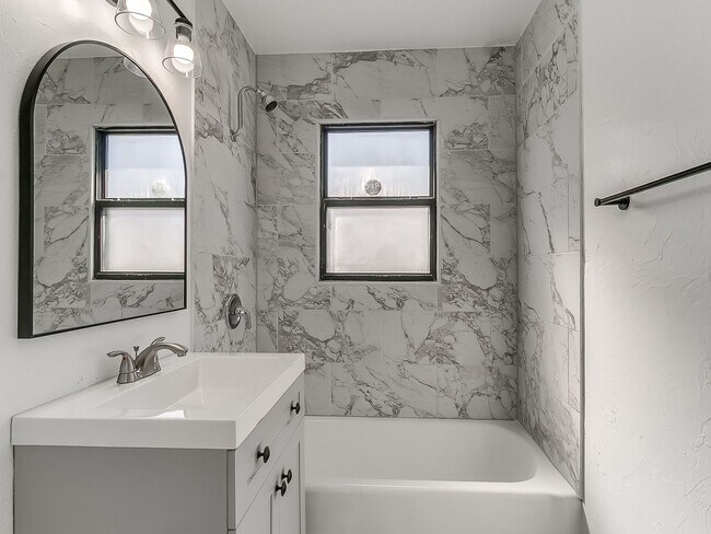 Building Photo - Newly Remodeled 3 Bedroom Home