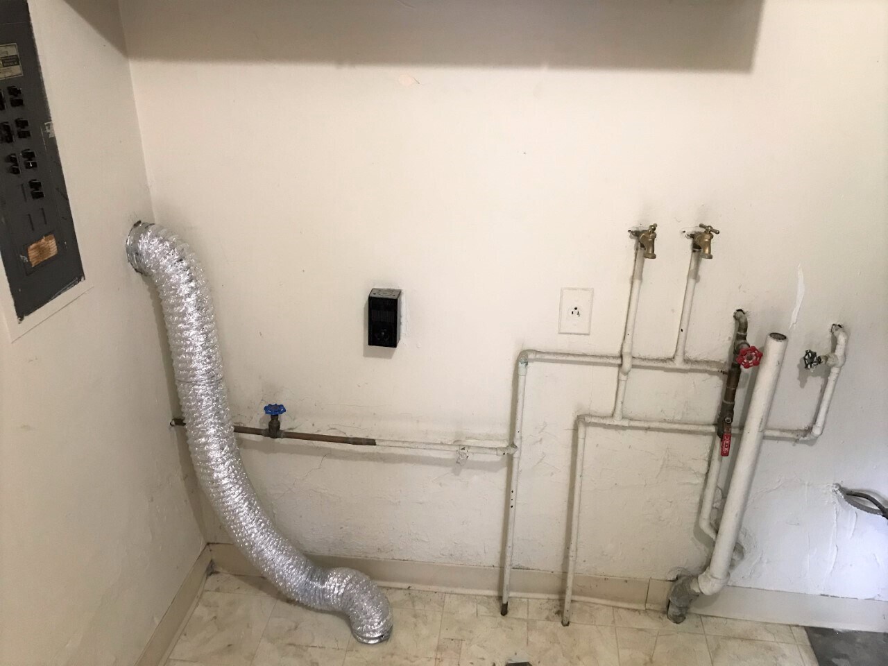 Building Photo - 1135 Saxe Ave