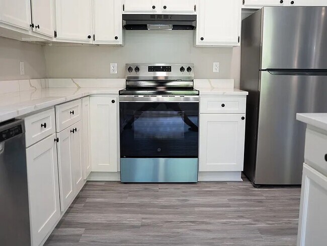 Building Photo - 914 Edison Rd