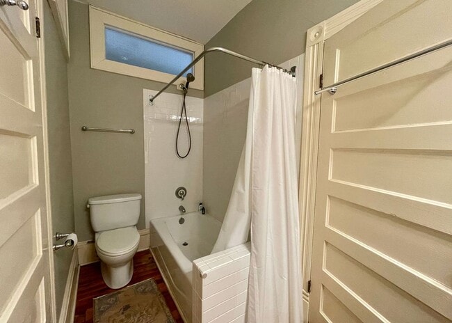 Building Photo - Available for lease May-September 2026. Stunning Fully-Furnished 3 BR/2.5 BA Available in the Hea...