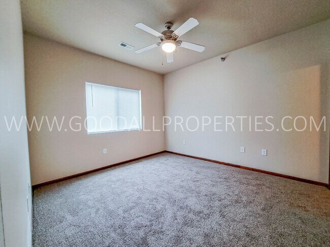 Building Photo - Rent Reduced! 2-Bedroom, 2-Bath Condo in Johnston with Detached Garage