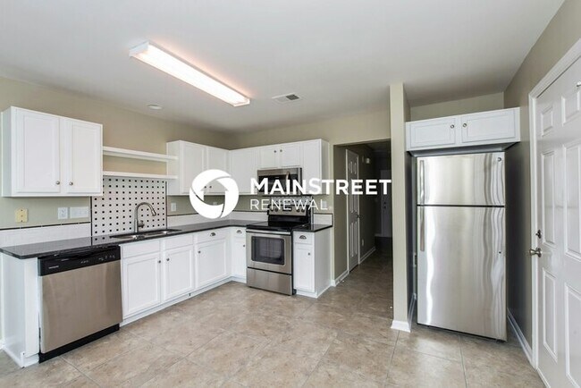 Building Photo - 3 Bedroom Pet-Friendly Home in Charlotte, NC with Main Street Renewal