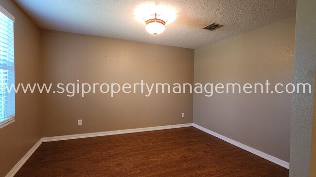 Building Photo - 2604 Bandera Pl