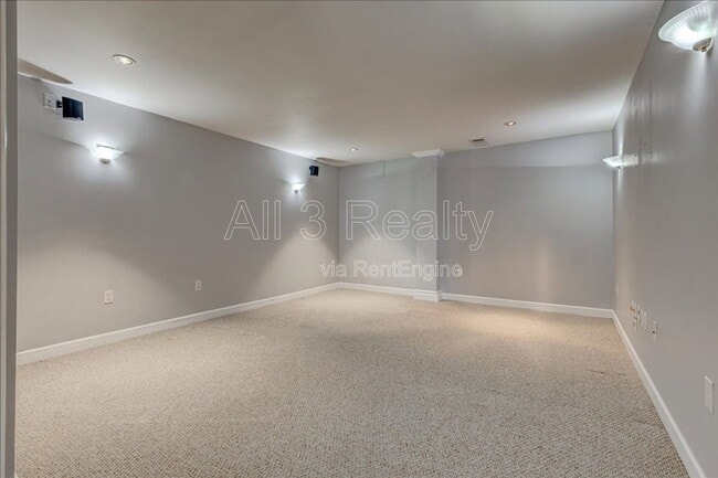 Building Photo - 2540 Alvecot Cir SE