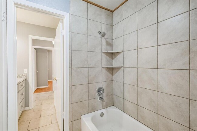 Building Photo - 10822 White Oak Bend Dr