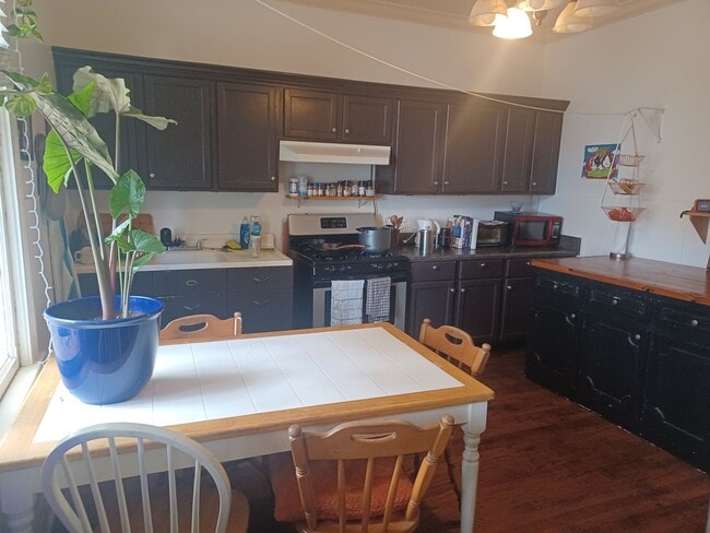 Building Photo - 403 Geneva St