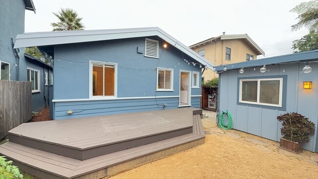 Building Photo - EPIC REA: Beautiful 2 Bed/2 Bath In the Heart of West Berkeley’s Poet’s Corner.