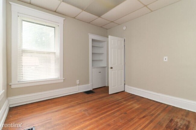 Building Photo - 511 E Taylor St