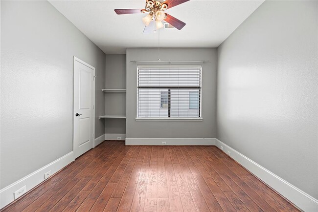 Building Photo - 711 St Charles St