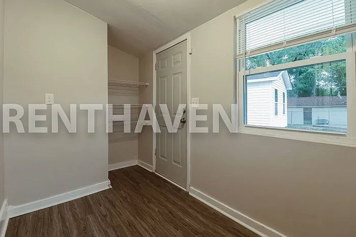 Building Photo - 301 Oregon Trail