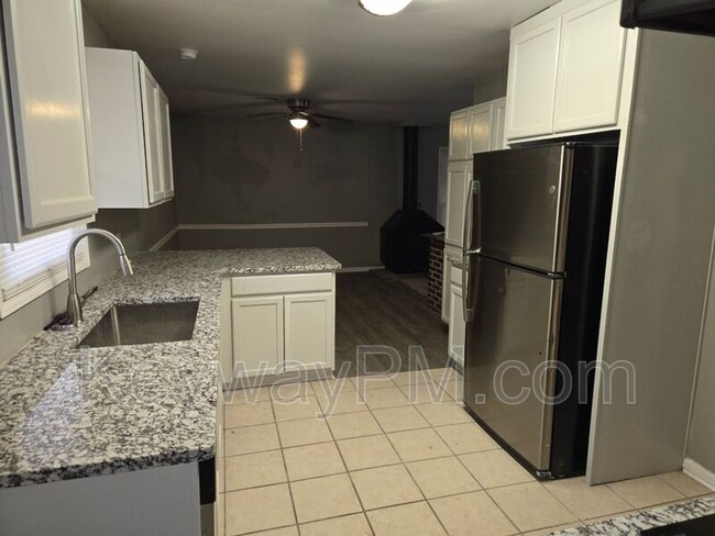 Building Photo - 2226 Raleigh Dr