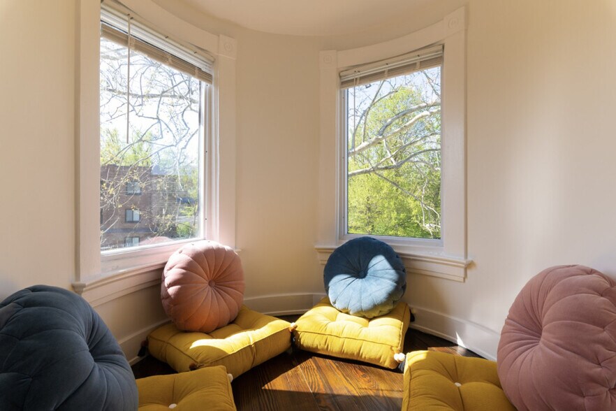 Building Photo - 1382 Burdette Ave