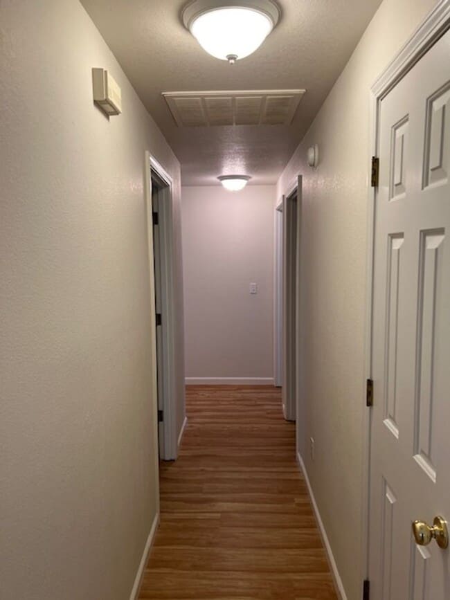 Building Photo - SINGLE FAMILY HOME W/ FENCED YARD/ DOUBLE ...