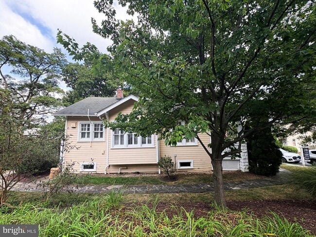 Building Photo - 27 W Wyatt Ave