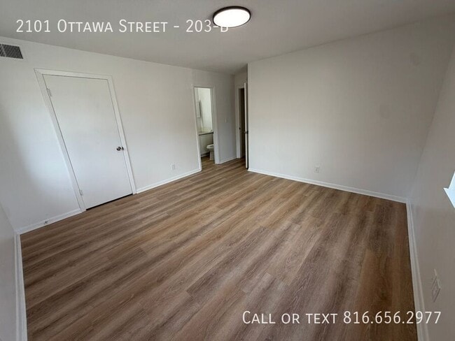 Building Photo - 2101 Ottawa St