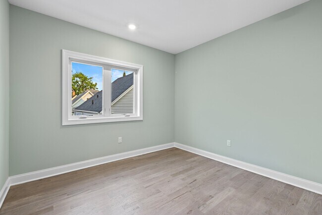 Building Photo - 57 Lincoln Ave