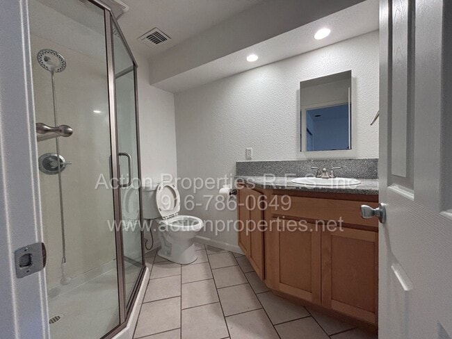 Building Photo - Central Roseville, Close to Shopping and Parks, 3 Bedroom 2 Bathrooms, 1536sq feet