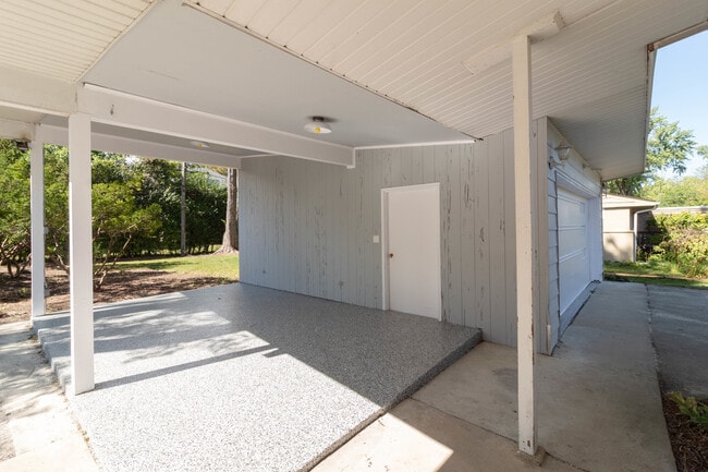 Building Photo - 334 Russet Ln