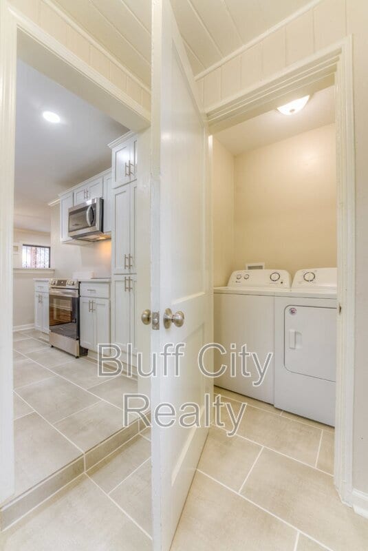 Building Photo - 1363 Colonial Rd