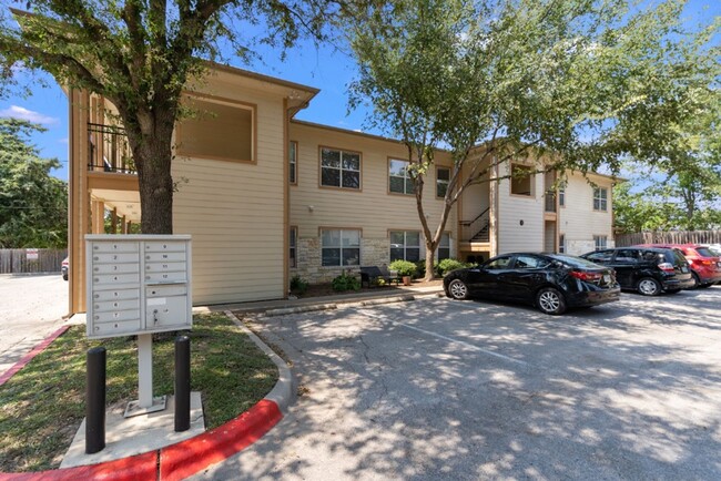 Building Photo - 2106 Cullen Ave