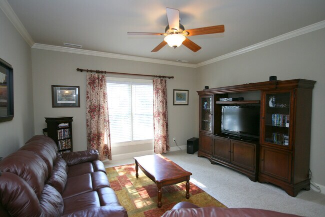 Building Photo - 27 Carriage Hill