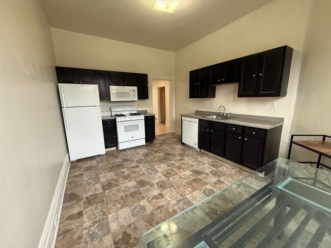 Building Photo - 145 Plymouth St