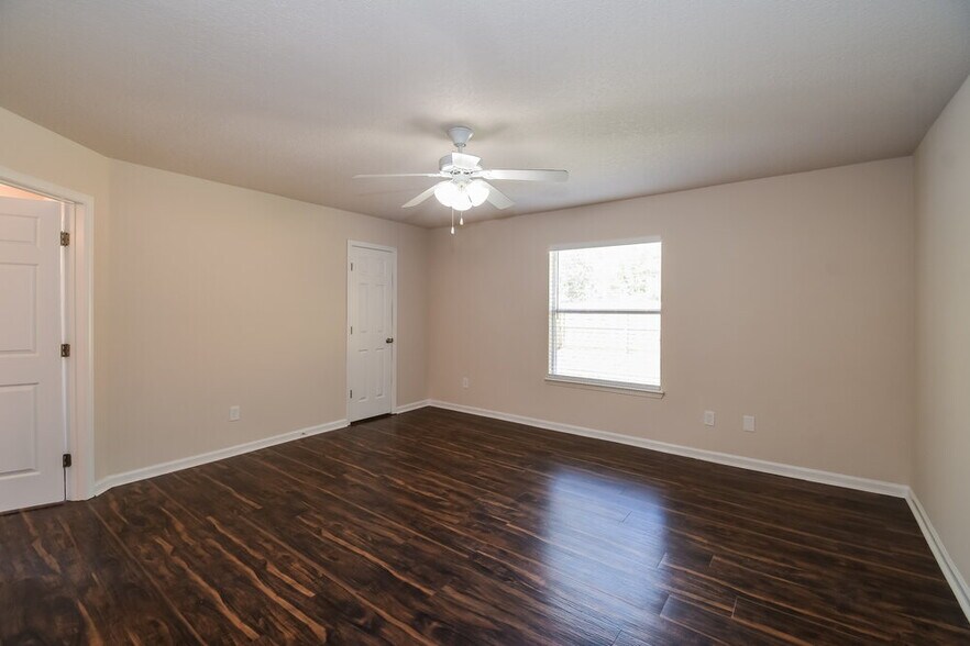 Building Photo - 2828 Ravine Hill Dr