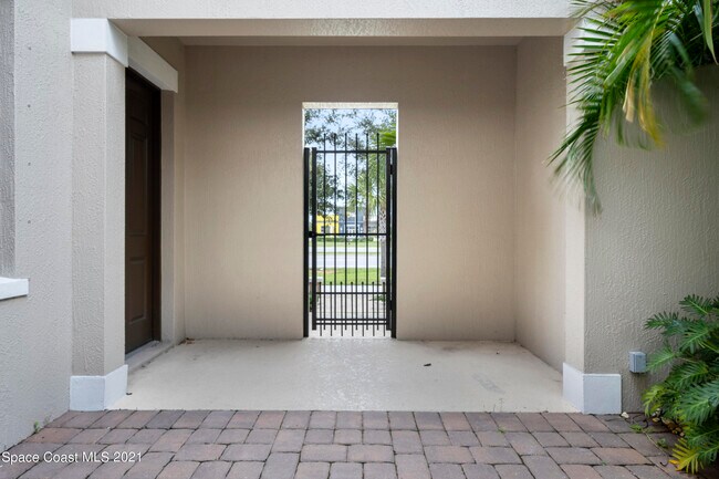 Building Photo - 7205 Primavera Ln