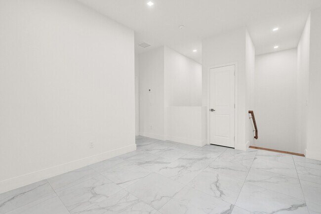 Building Photo - 407 Bella Sol Way