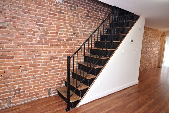 Building Photo - 1819 Jackson St