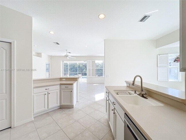 Building Photo - 4874 Sabal Lake Cir