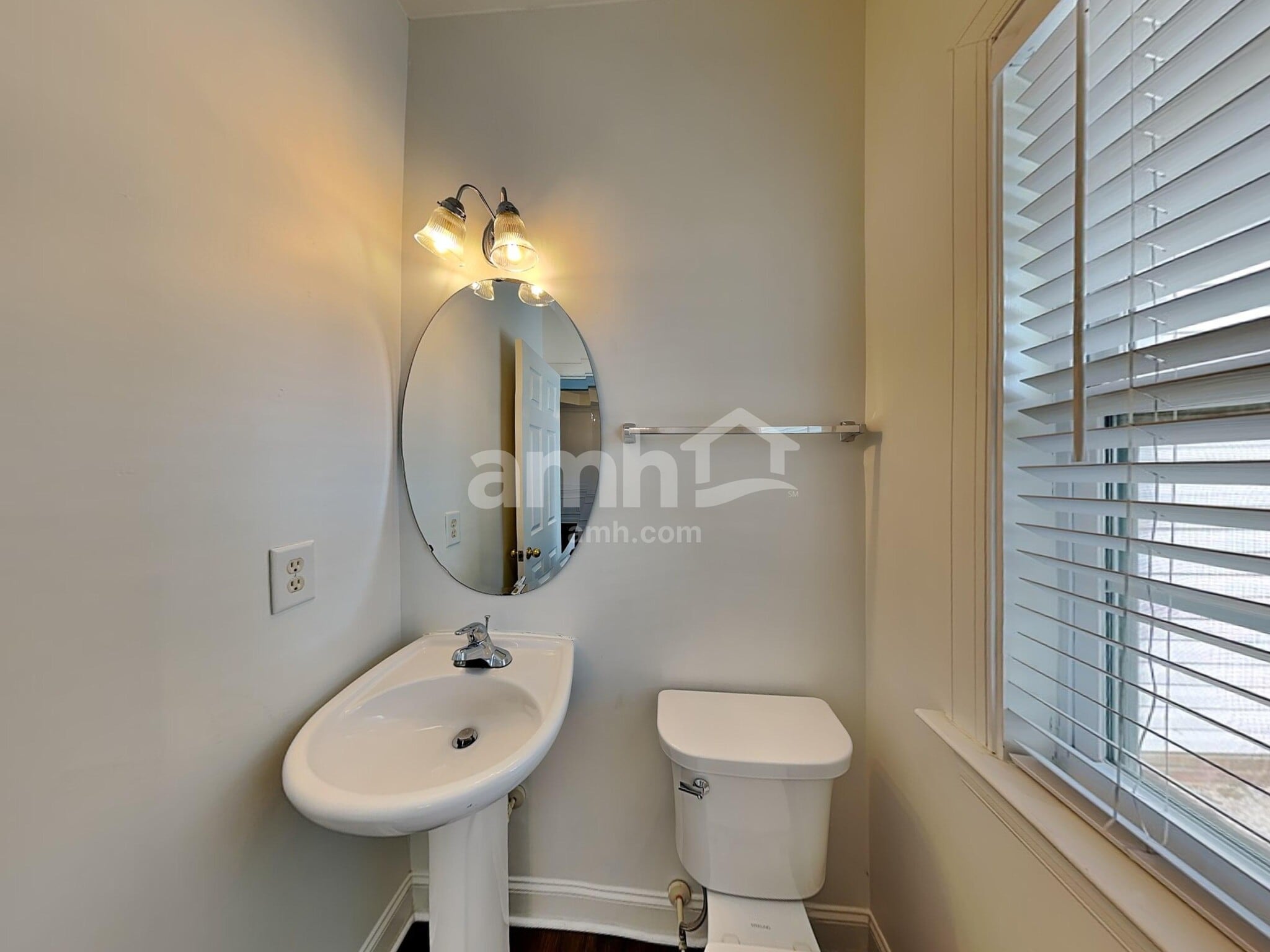 Building Photo - 2016 Sentinel Dr