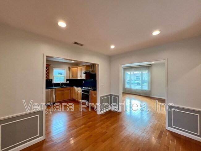 Building Photo - 6531 W 85th St