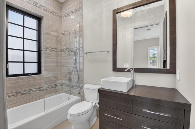 Building Photo - 17921 Villa Club Way
