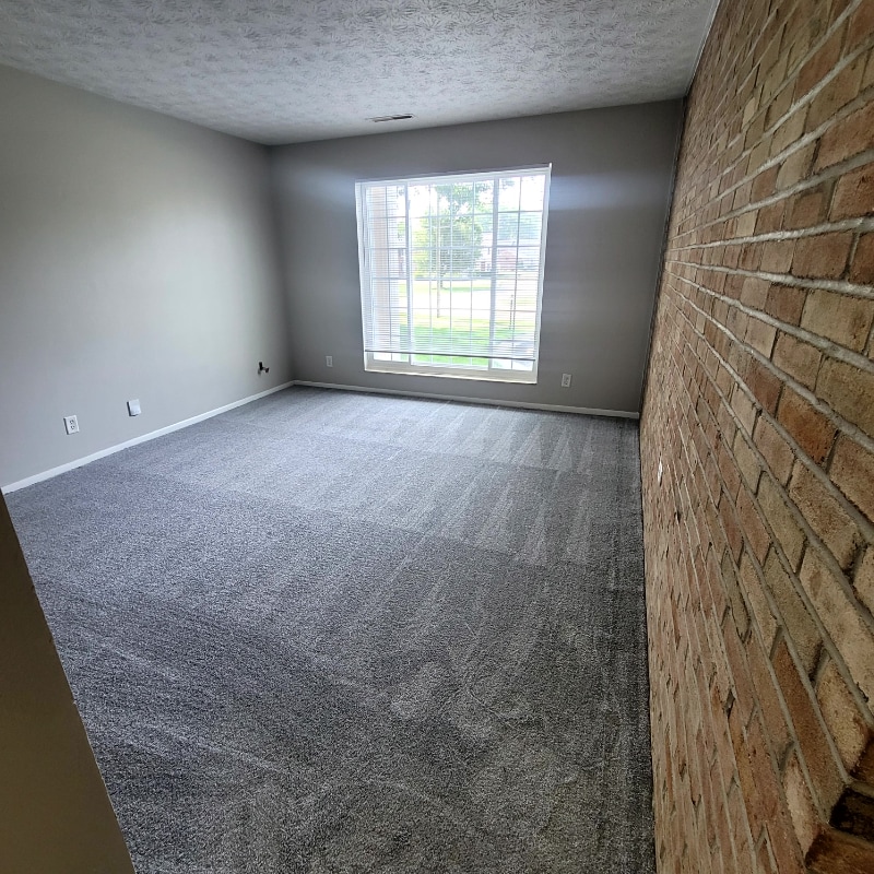 Building Photo - 1103 W Maple St