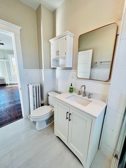 Building Photo - 22 Gardena St