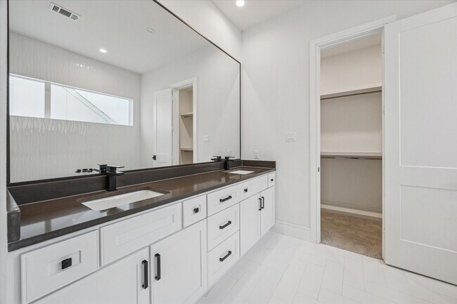 Building Photo - 1659 Bingle Rd