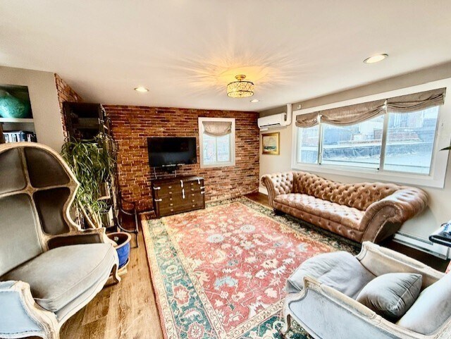 Building Photo - 480 Commercial St