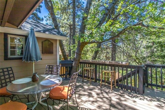 Building Photo - 590 Oak Knoll Cir