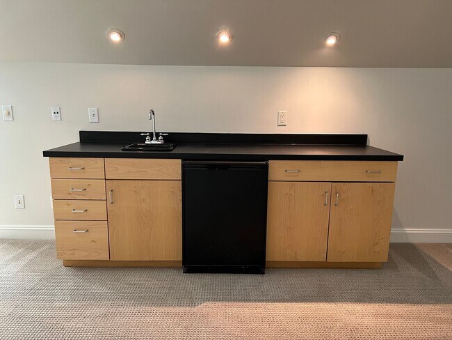 Building Photo - 5 Bed, 3.5 Bath w/ 3 Car Garage Less than 1 Mile from Downtown Franklin