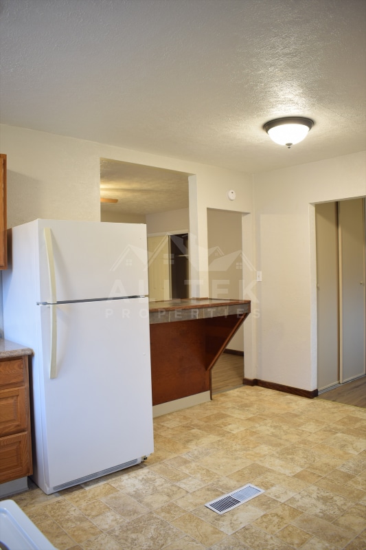 Building Photo - 489 Southward Dr