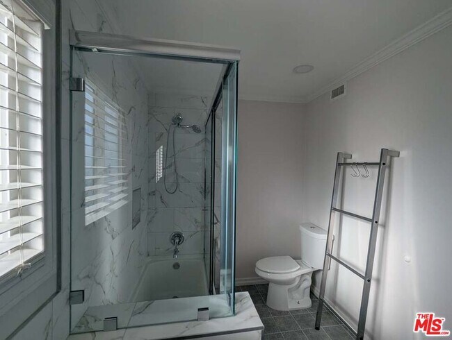 Building Photo - 508 Fernpark Dr