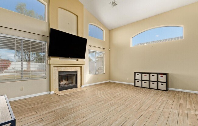 Building Photo - 3 BR 2.5 BA Glendale