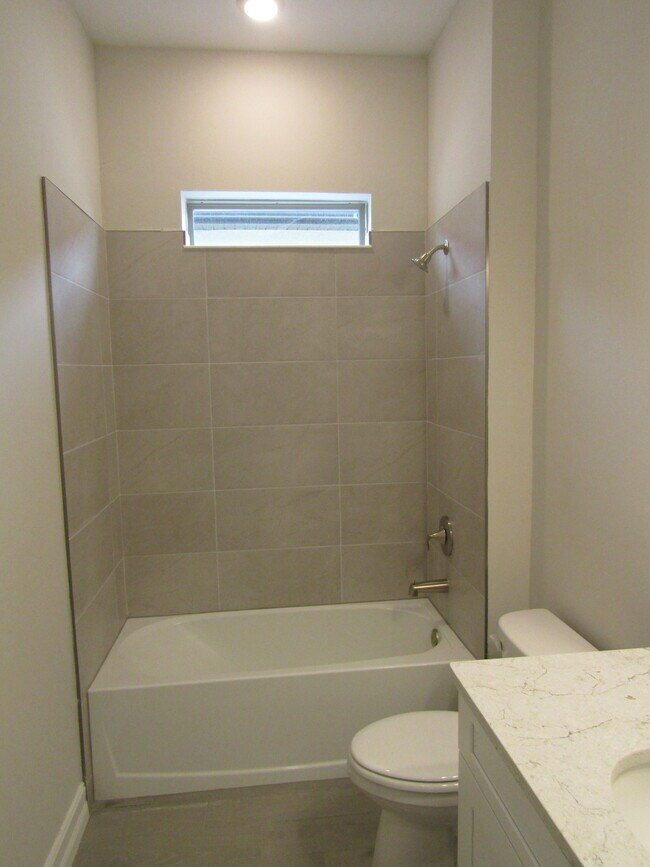 Building Photo - 608 Maraviya Blvd