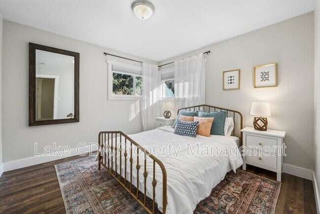 Building Photo - 3870 N Honeysuckle Dr