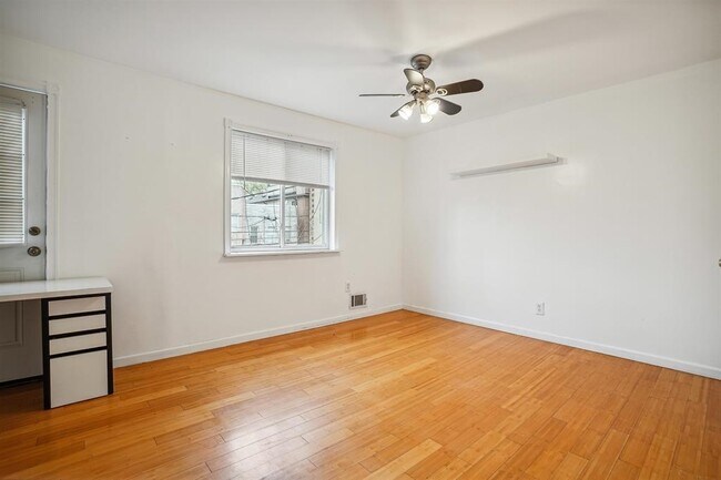 Building Photo - 292 New York Ave