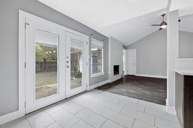 Building Photo - 3910 Hillside Dr