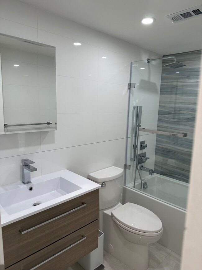 Building Photo - 308 Golfview Rd