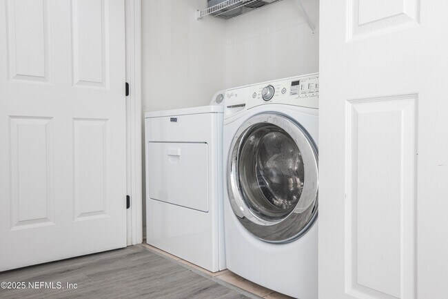 Building Photo - 7990 Baymeadows Rd